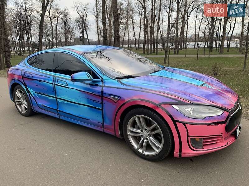 Tesla Model s (2014)
