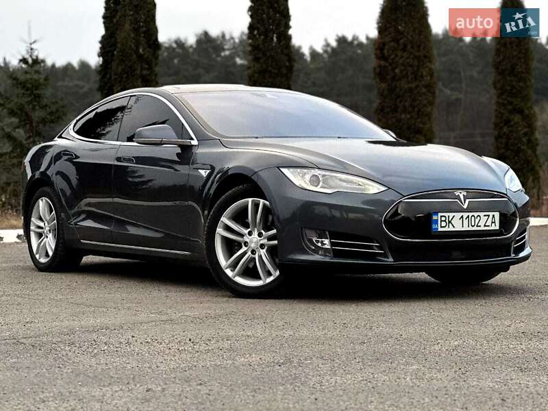 Tesla Model s (2015)