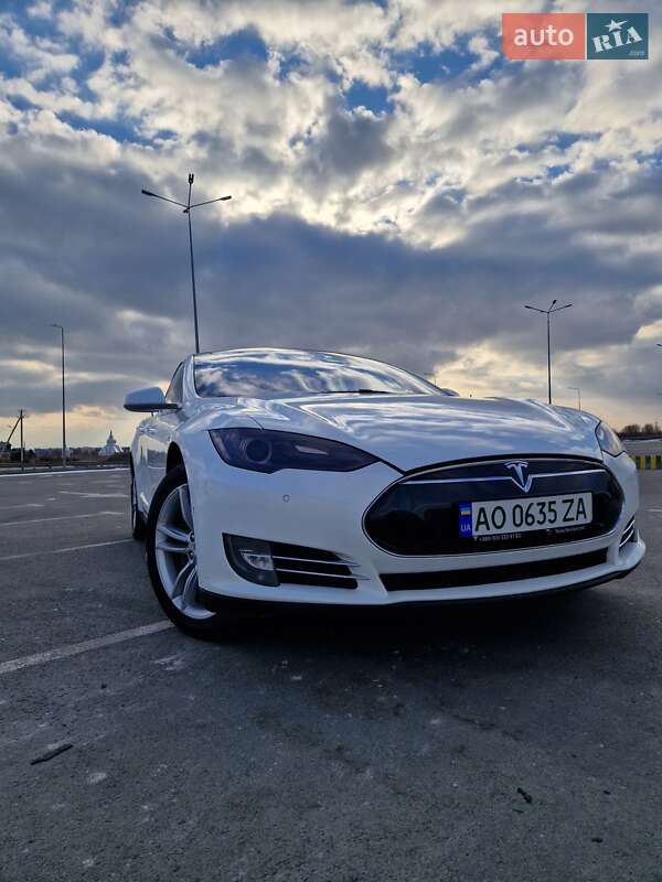 Tesla Model s (2014)
