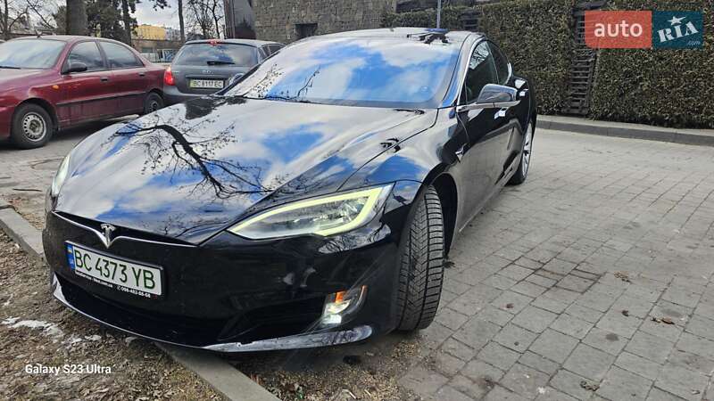Tesla Model s (2017)