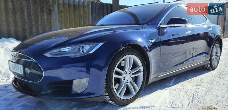 Tesla Model s (2016)