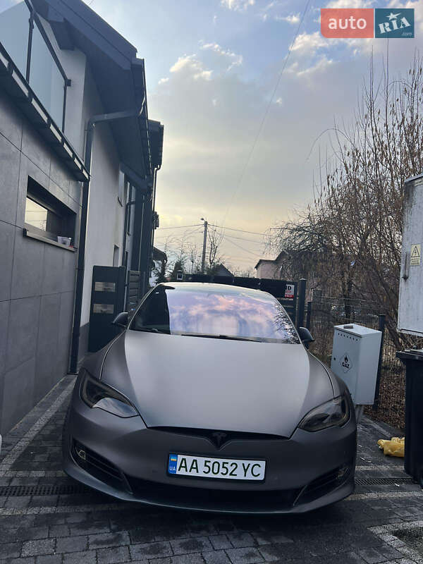 Tesla Model s (2018)