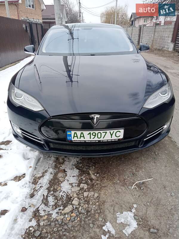 Tesla Model s (2013)