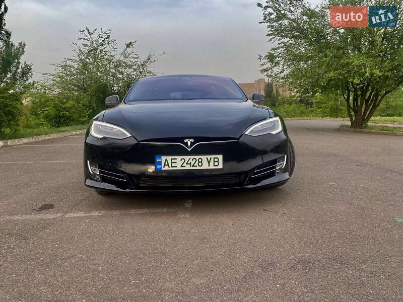 Tesla Model s (2020)
