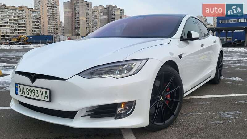 Tesla Model s (2018)