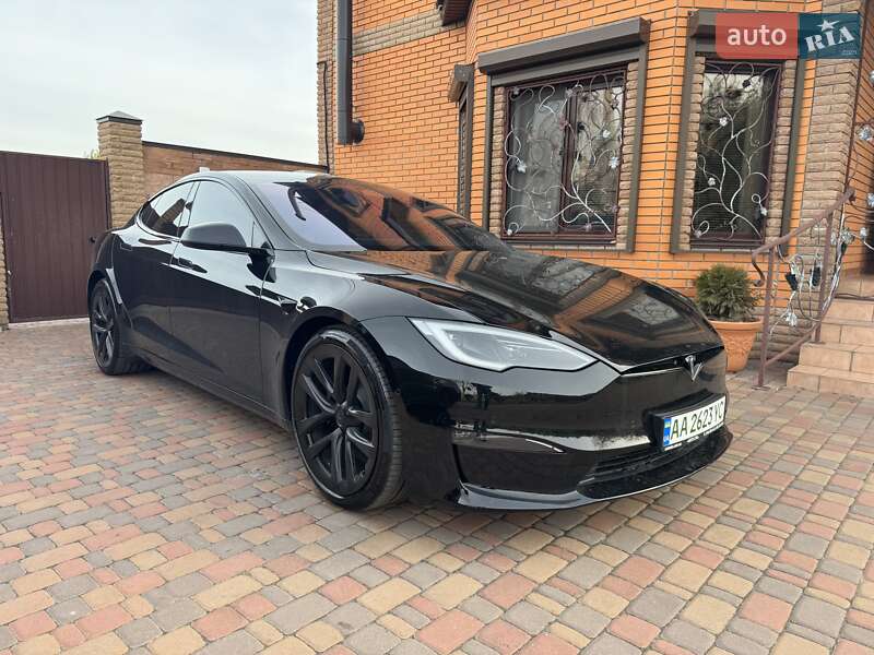 Tesla Model s (2021)