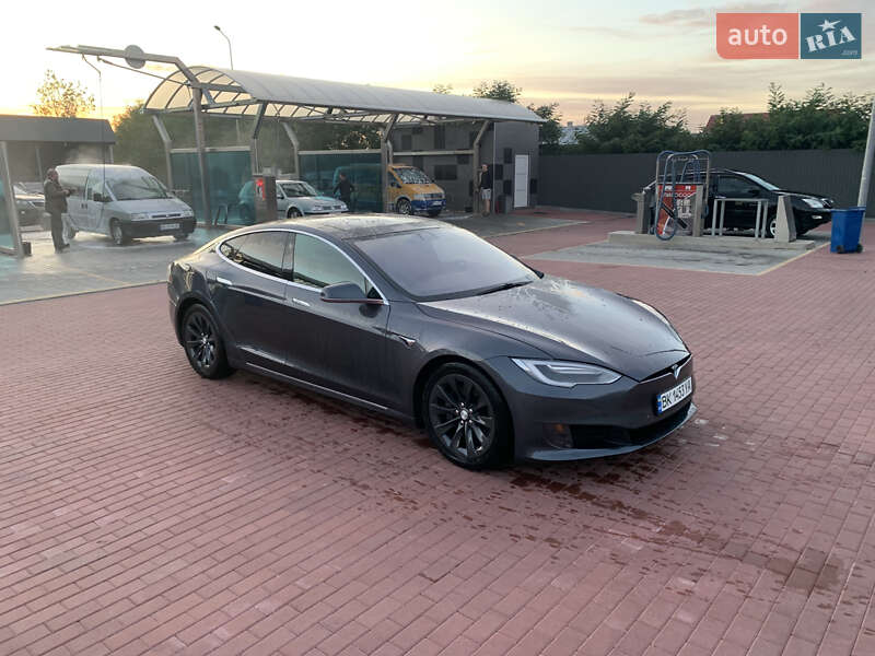 Tesla Model s (2016)