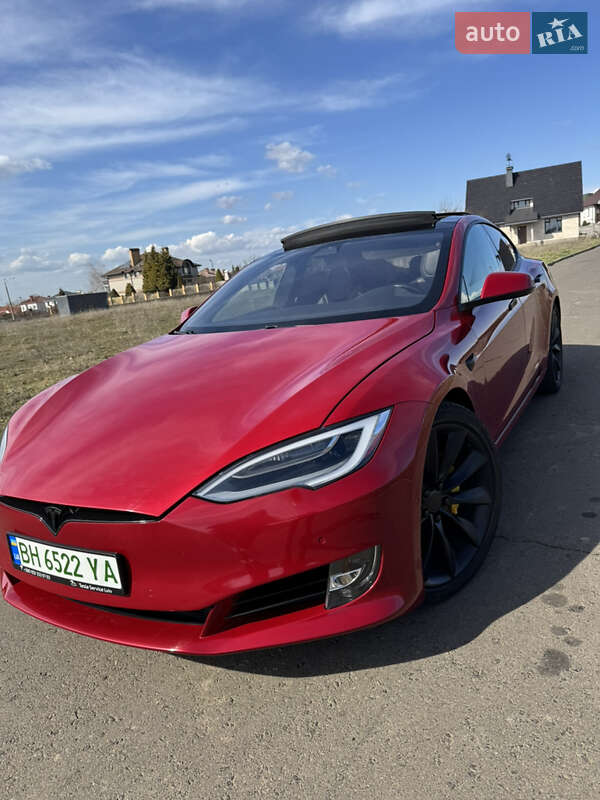 Tesla Model s (2018)