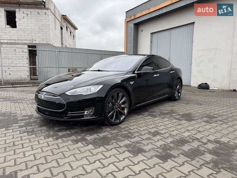 Tesla Model s (2014)