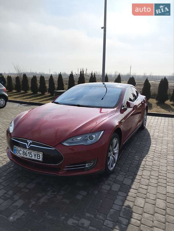Tesla Model s (2014)