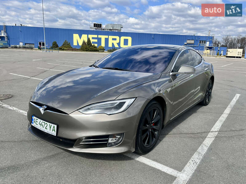 Tesla Model s (2015)