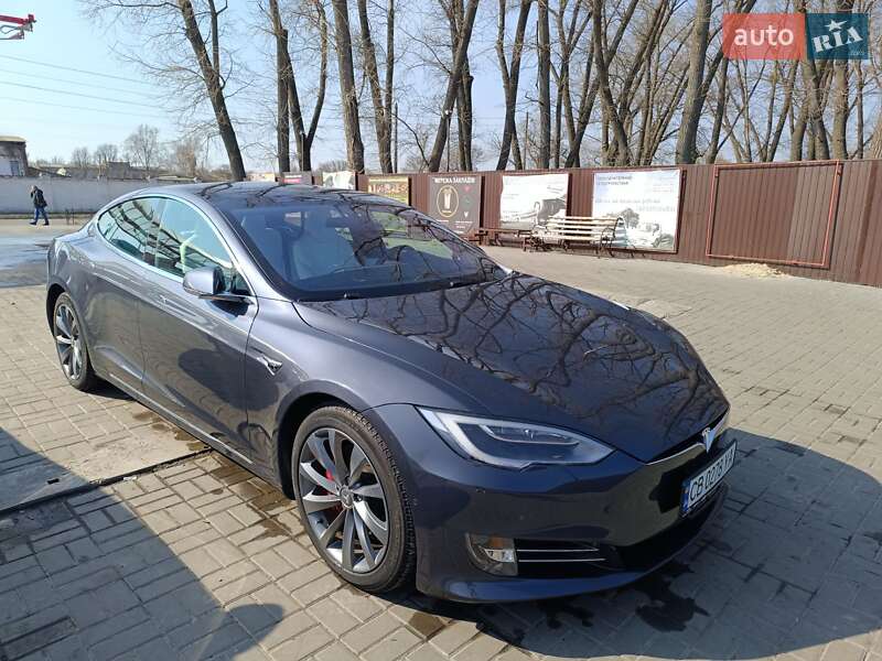 Tesla Model s (2017)