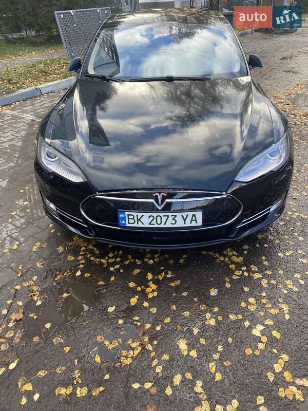 Tesla Model s (2013)