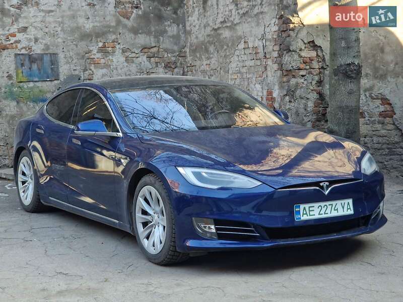 Tesla Model s (2016)