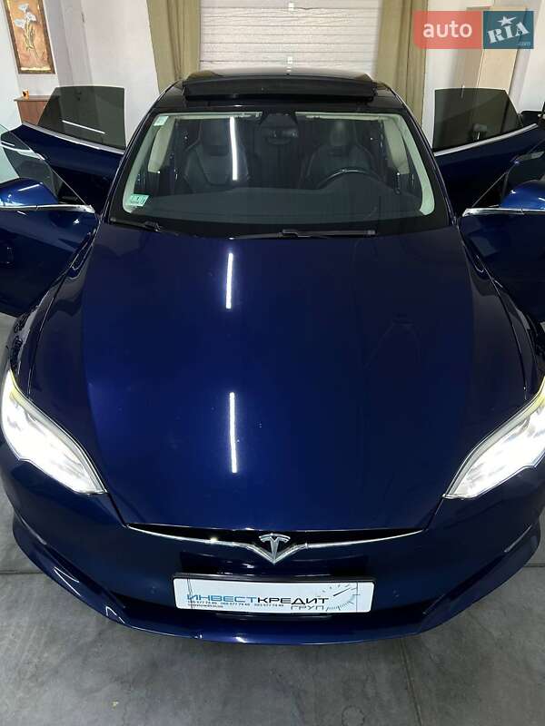 Tesla Model s (2016)