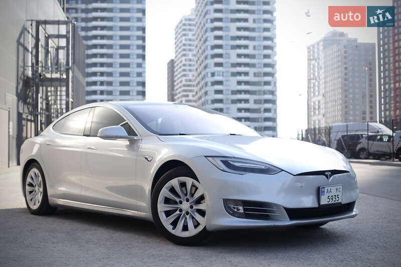 Tesla Model s (2017)