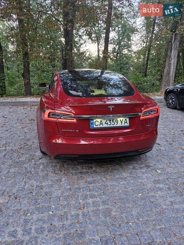 Tesla Model s (2017)