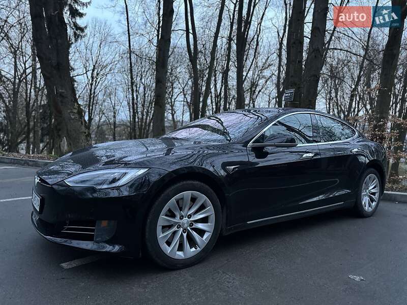 Tesla Model s (2017)
