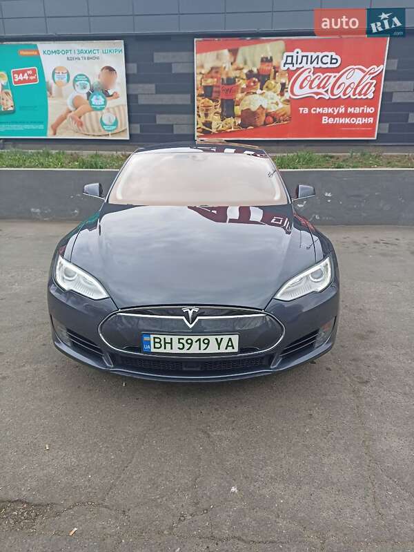 Tesla Model s (2015)