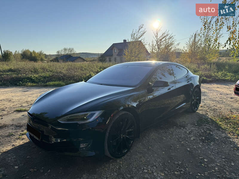 Tesla Model s (2018)