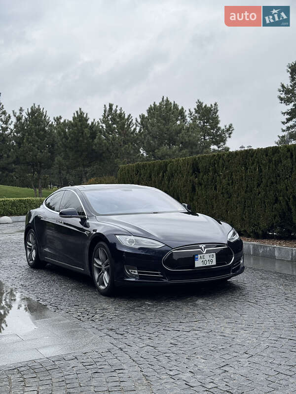 Tesla Model s (2013)