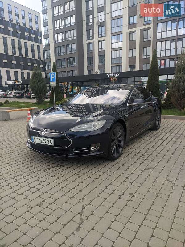 Tesla Model s (2013)