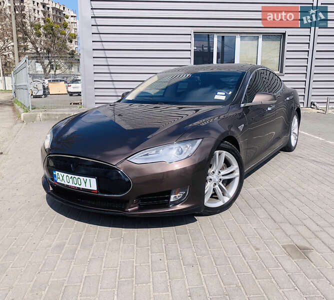 Tesla Model s (2013)