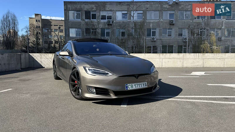 Tesla Model s (2016)