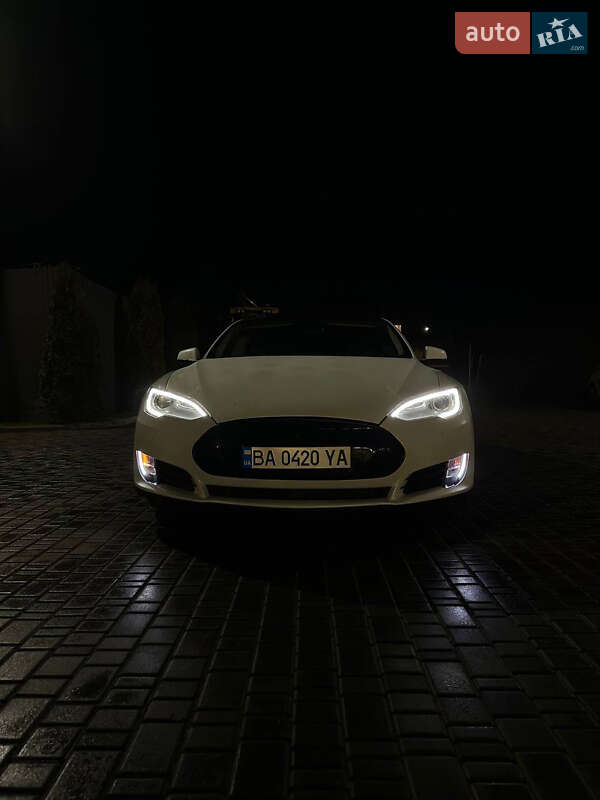 Tesla Model s (2014)