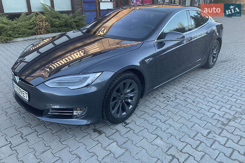 Tesla Model s (2019)