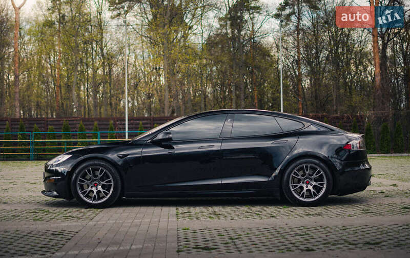 Tesla Model s (2021)