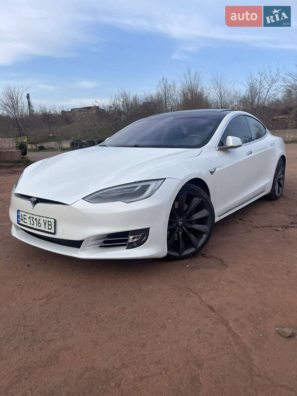 Tesla Model s (2016)