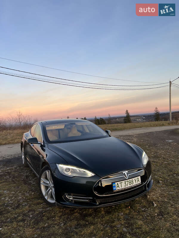 Tesla Model s (2013)