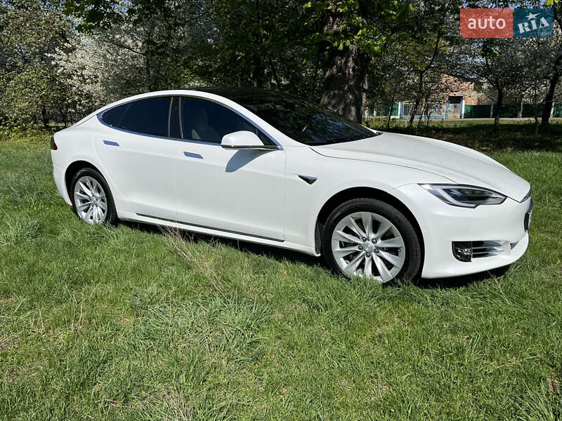Tesla Model s (2020)