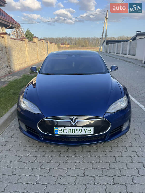 Tesla Model s (2015)