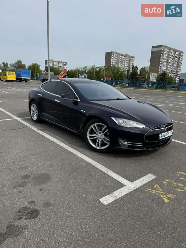 Tesla Model s (2014)