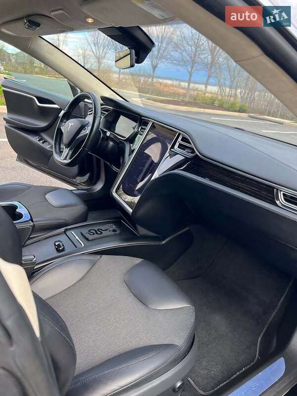 Tesla Model s (2016)