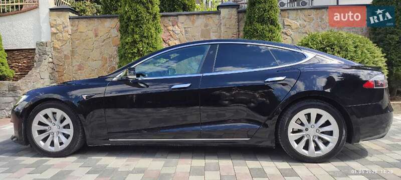 Tesla Model s (2017)