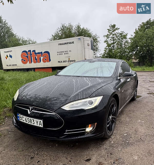 Tesla Model s (2012)