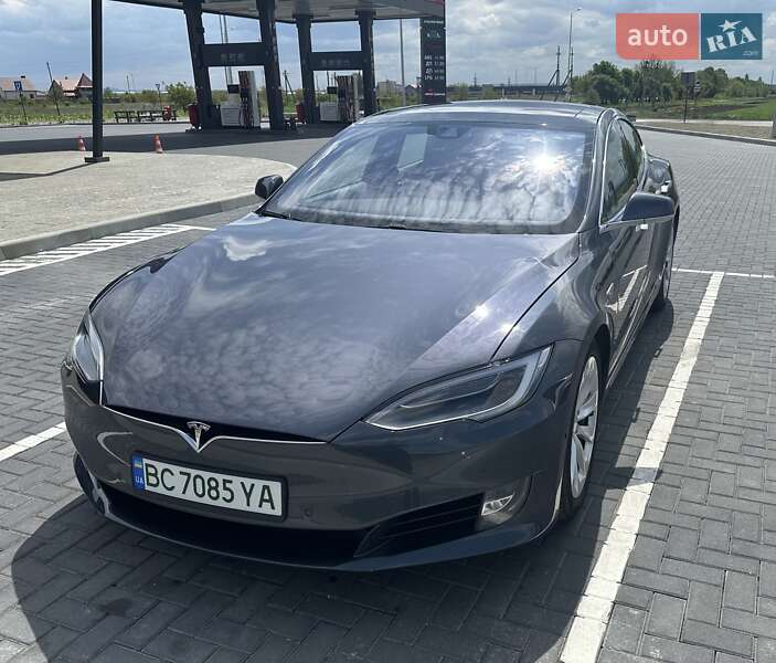 Tesla Model s (2016)