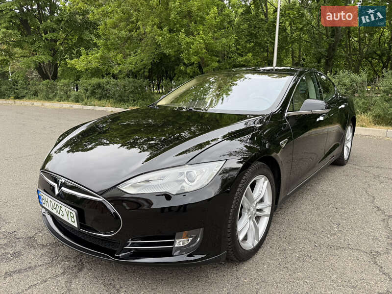 Tesla Model s (2013)