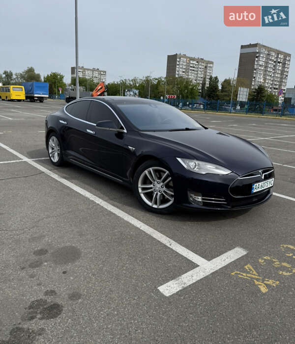 Tesla Model s (2014)