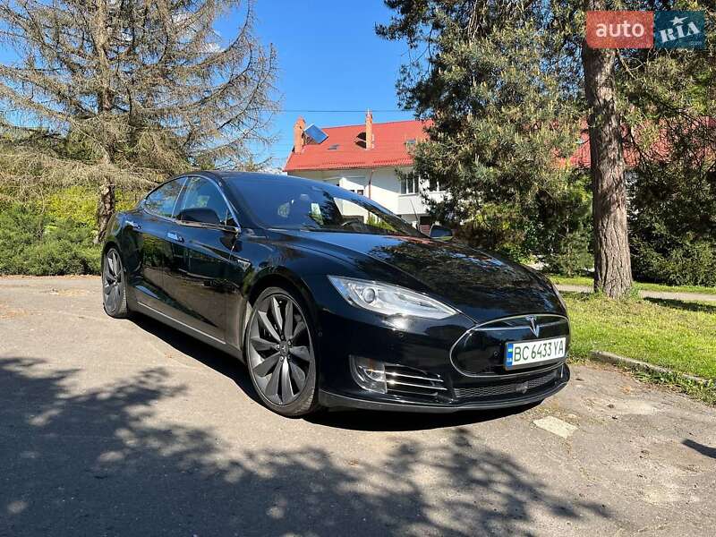 Tesla Model s (2015)