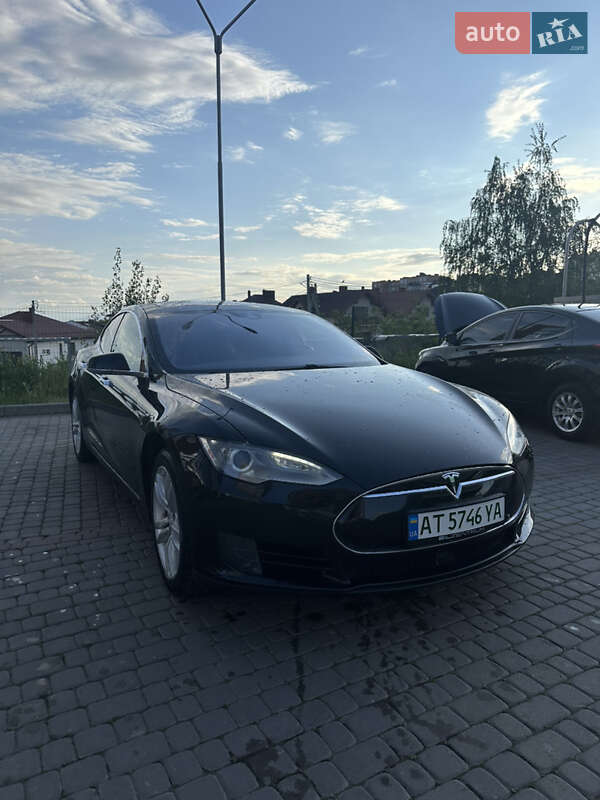 Tesla Model s (2015)