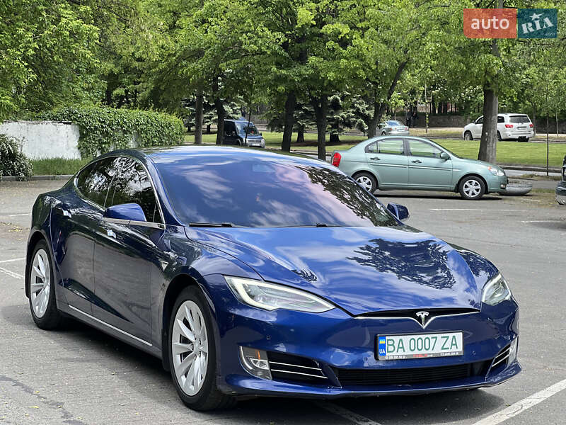 Tesla Model s (2017)
