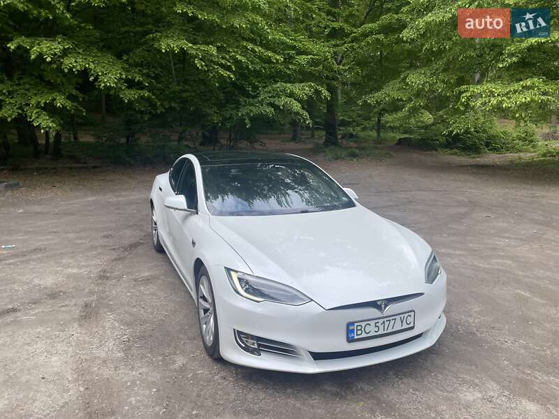 Tesla Model s (2017)