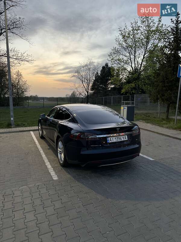 Tesla Model s (2014)