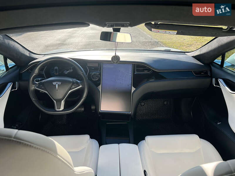 Tesla Model s (2020)