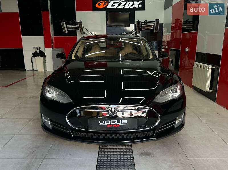 Tesla Model s (2013)