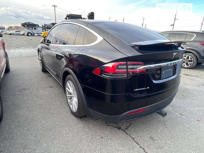 Tesla Model x (2019)
